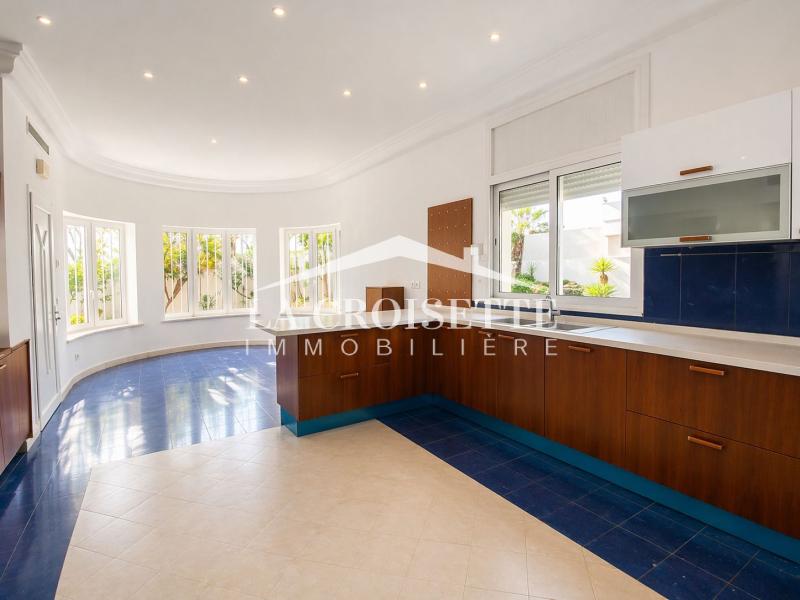 Villa de maitre S+7 aux Berges du Lac 2